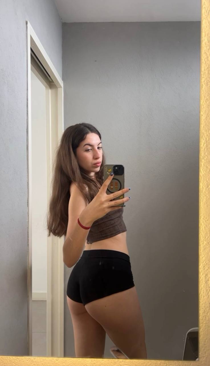 Amber in her underwear in Guangyuan