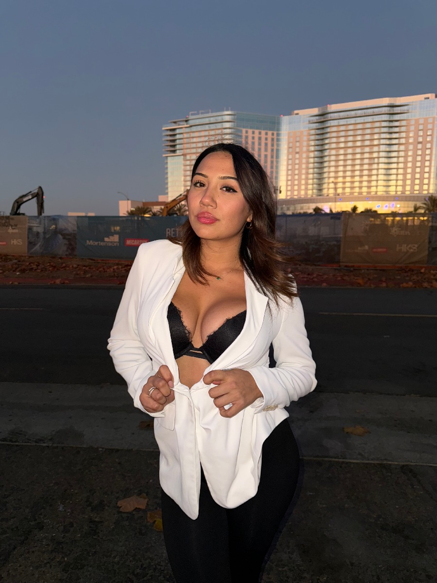 Take a pause and enjoy Ali Cruz — streaming from Guangyuan