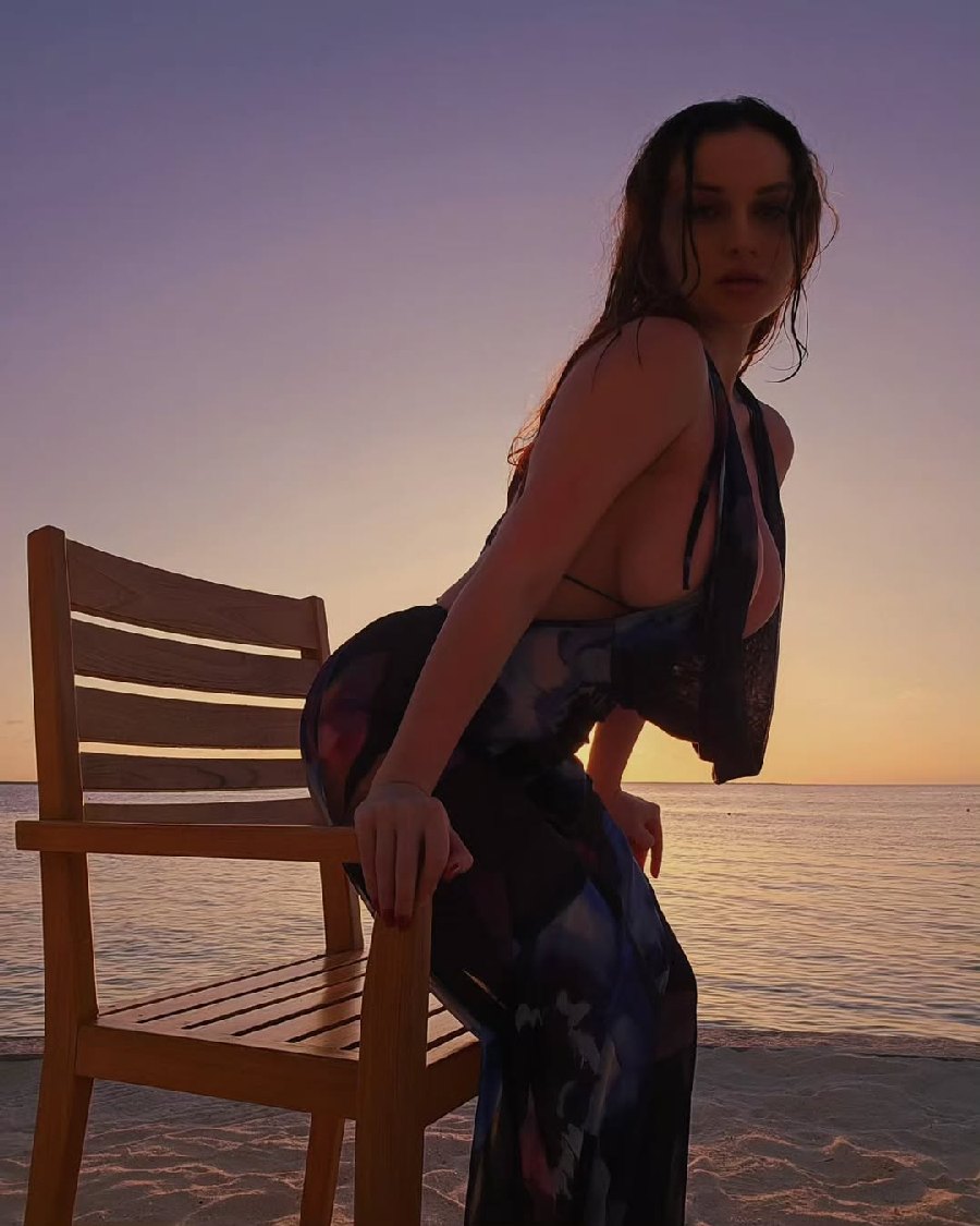 Sexy girl Miranda Faith nude in Guangyuan