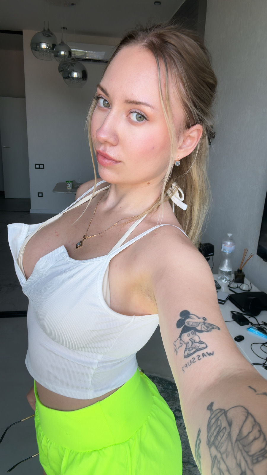 KateV in her underwear in Guangyuan