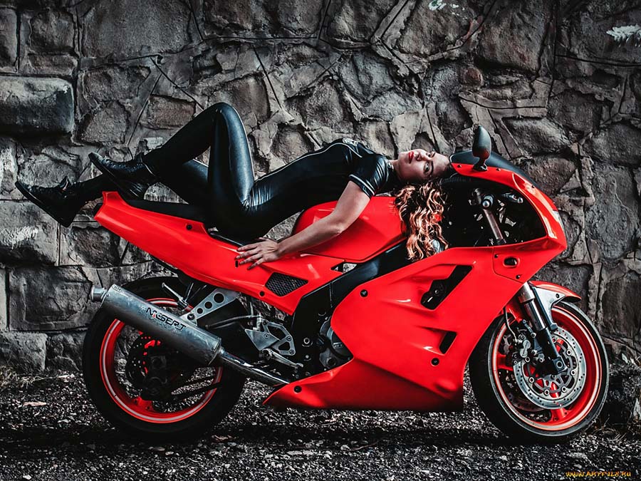 Beautiful girl Beautiful girls and motorcycles in Guangyuan