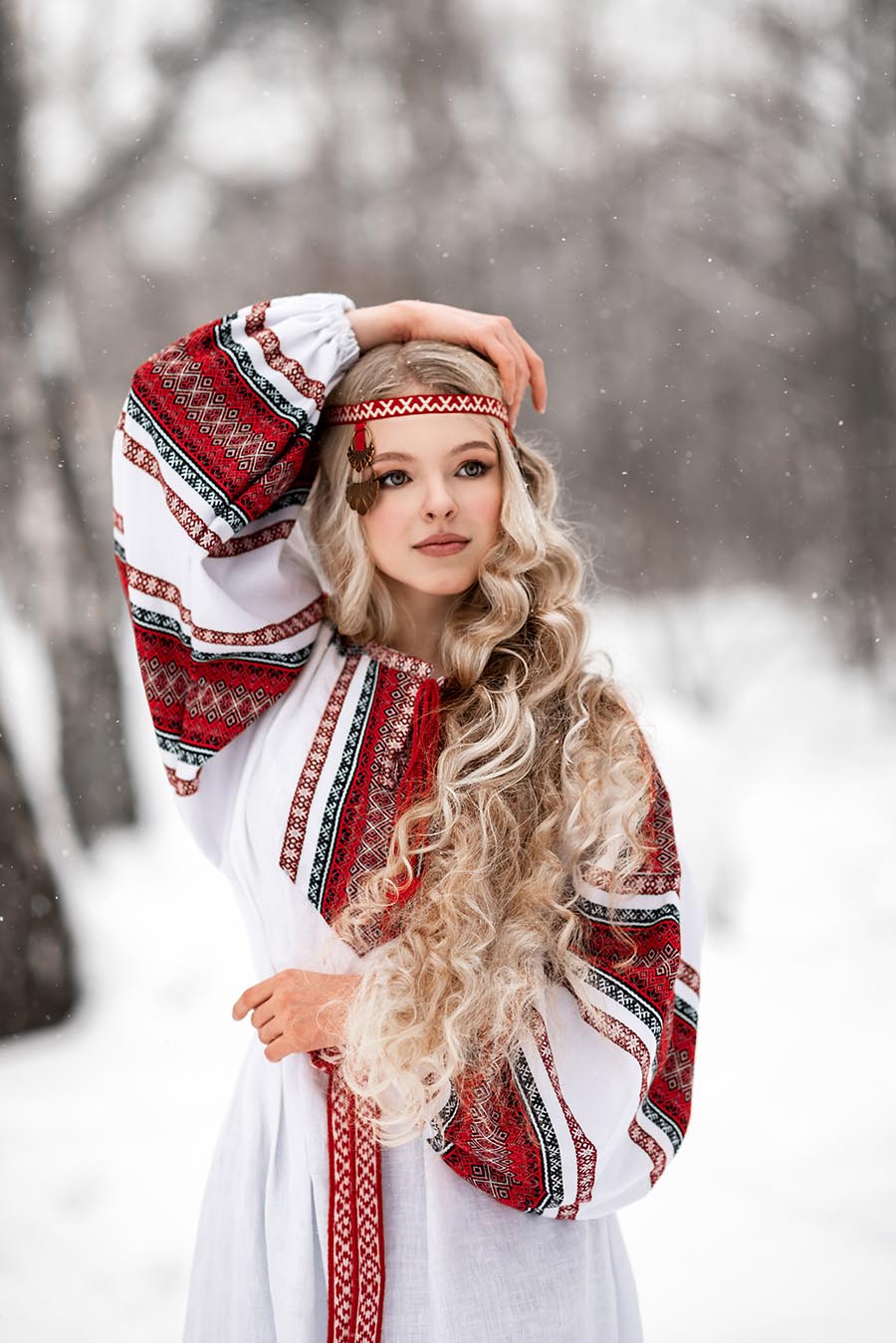 Slavic girls’s look of the day — catch her live in Guangyuan