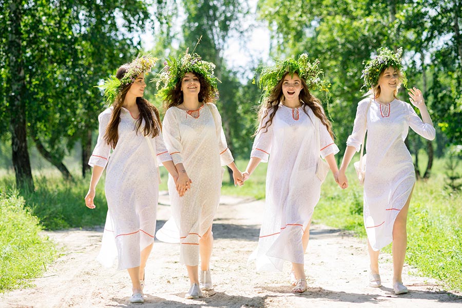 A cozy shot with Slavic girls — straight from Guangyuan