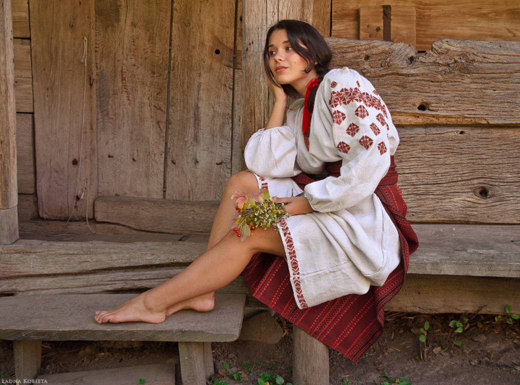 Fresh photos, fresh mood — Women in Slavic costumes online in Guangyuan