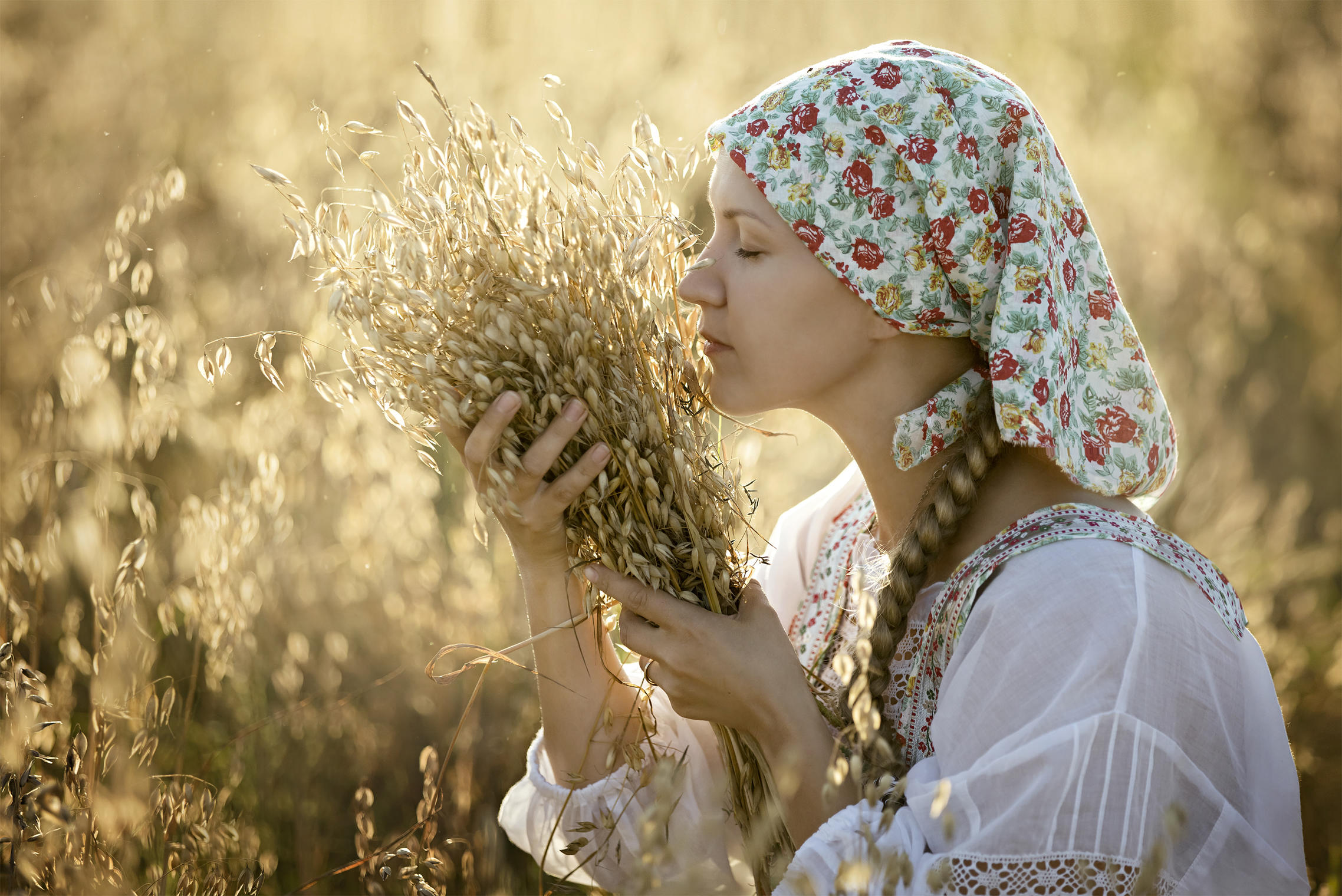 Photo Women in Slavic costumes in Guangyuan