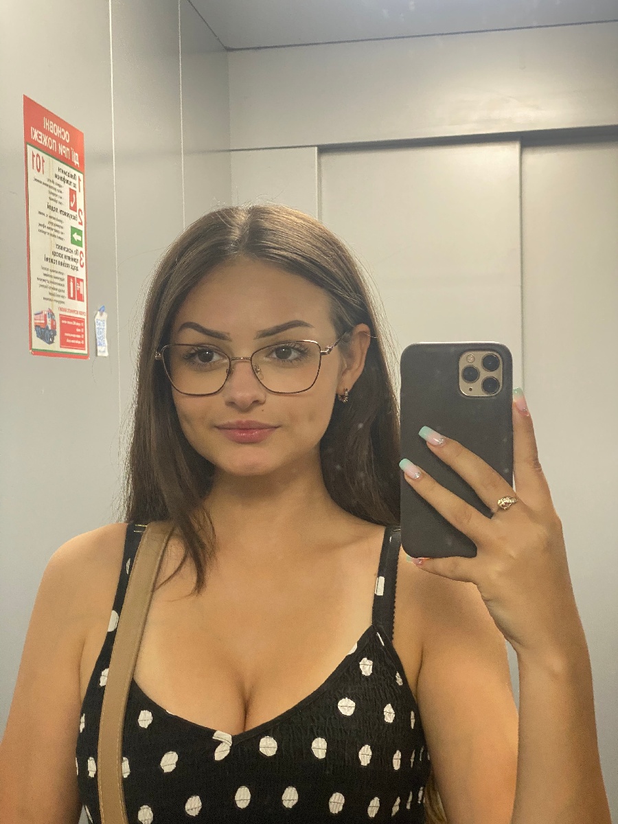 Sexy model Stacy in Guangyuan